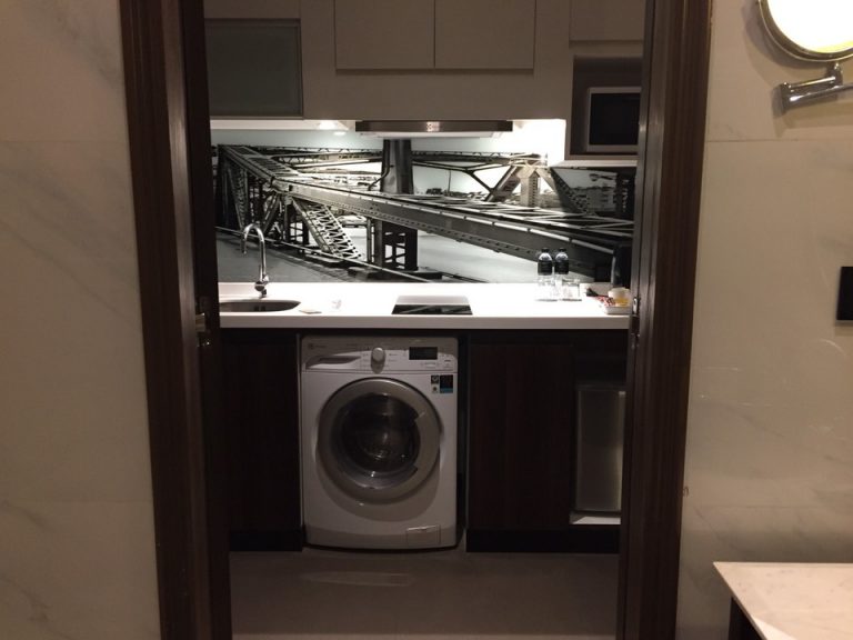 バスルーム内から入口2