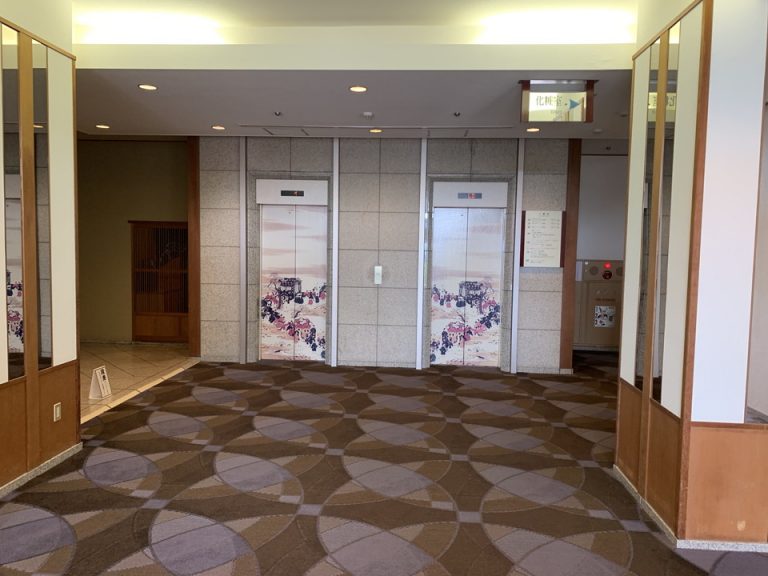 フロント階エレベーターホールです。