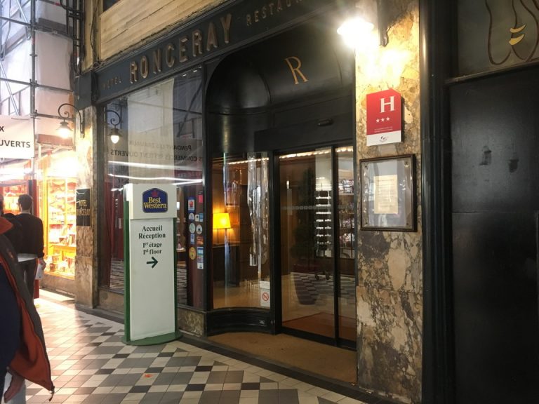 ホテル入り口(1)