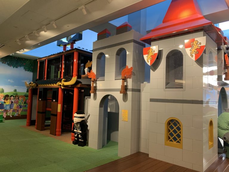 テーマに沿った建物があります