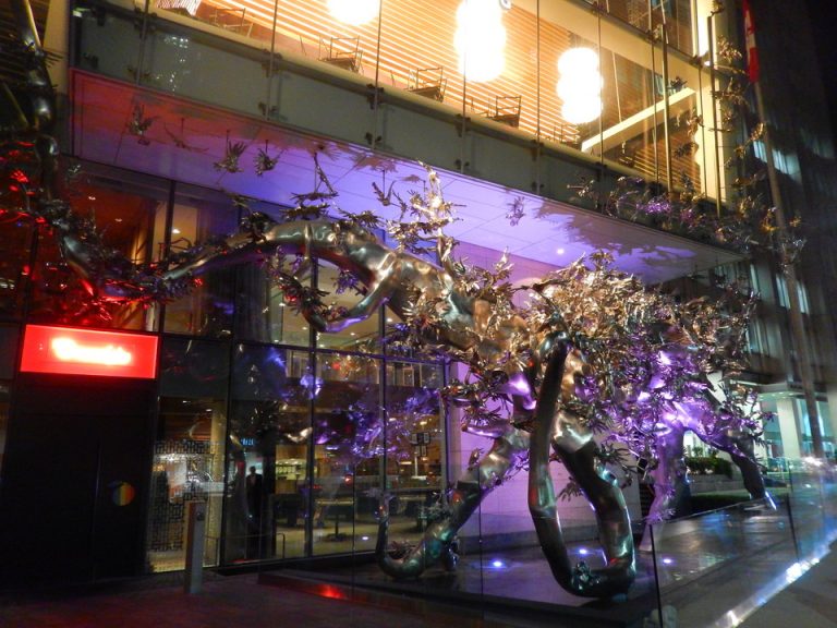 エントランス外観(2)