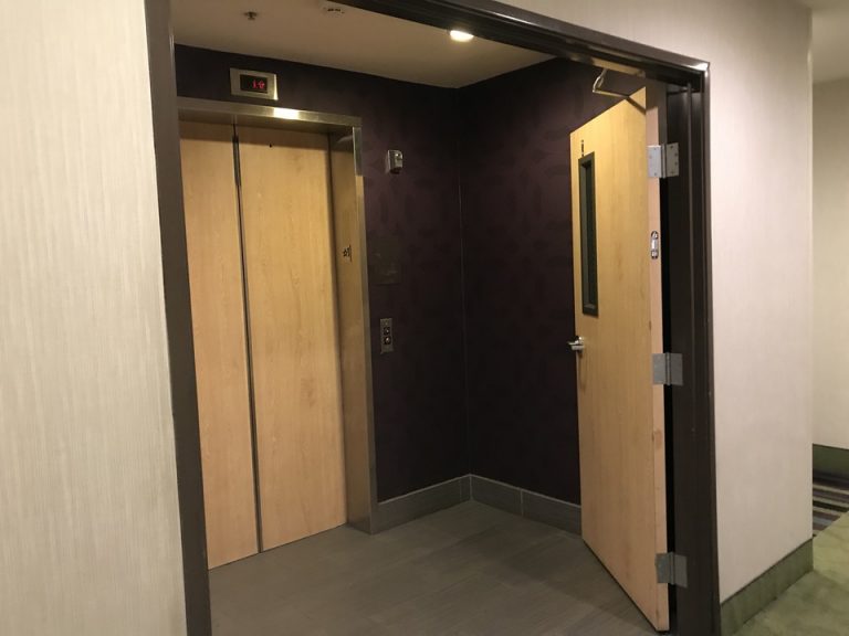 一階エレベーター