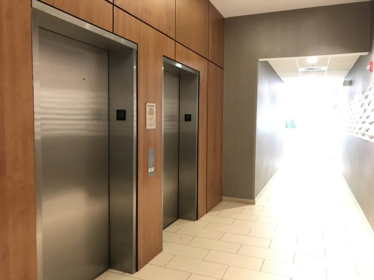 一階エレベーター