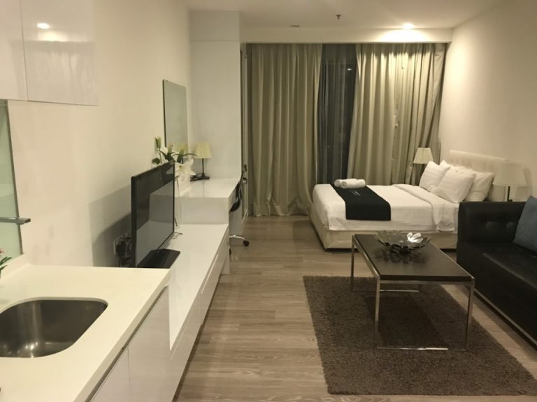 客室全体(窓際方向)