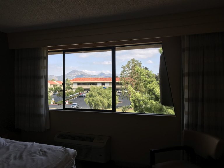 寝室側窓からの景色