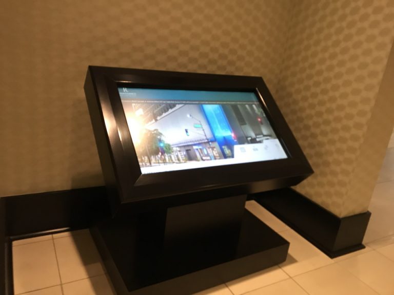 1階にあるタッチパネル式案内