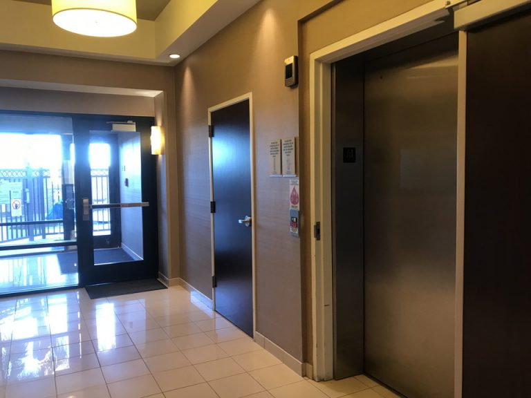 1階エレベーター