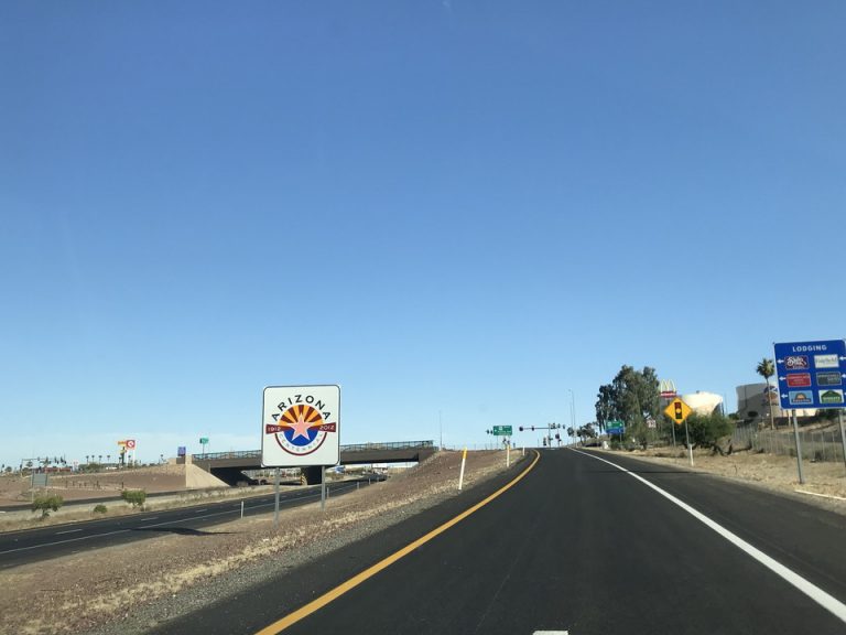 ハイウェイはこちらから出ます