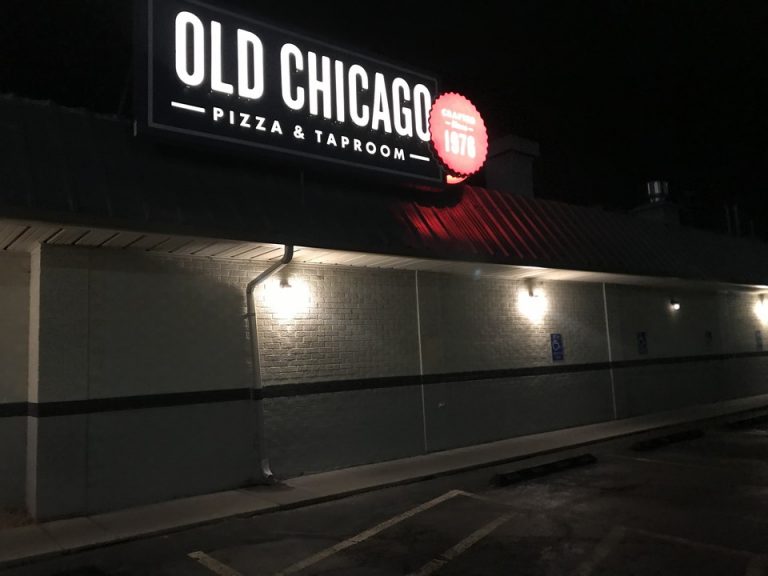 地元のUBERドライバーお勧めのバー遅くまでやってて助かりました