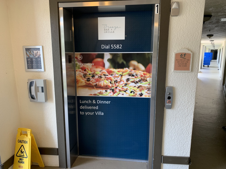 エレベーターホールフロント階2