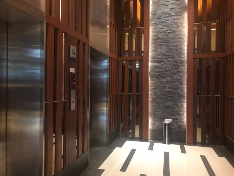 1階エレベーターホール