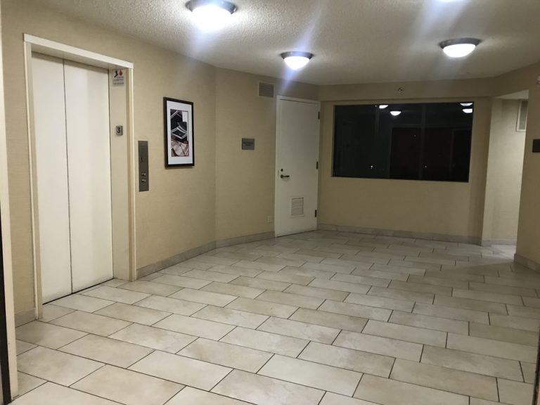 3階エレベーターホール3階