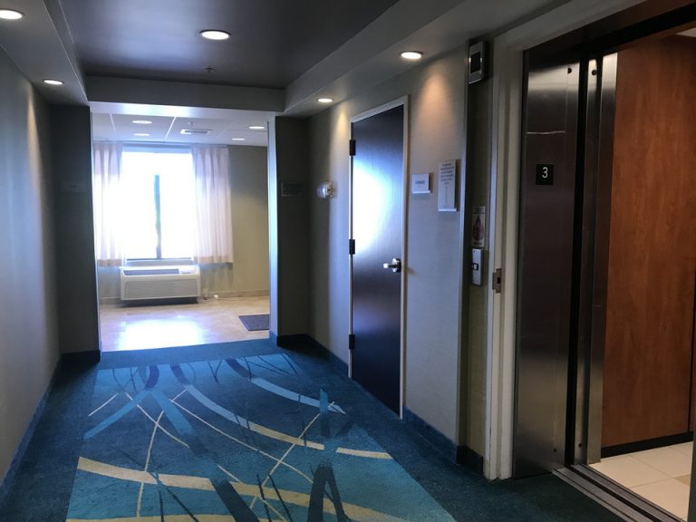 宿泊階エレベーター付近