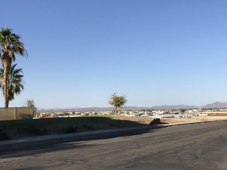 ホテルはなだらかな丘の上にありました