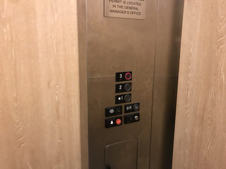 エレベーターボタン