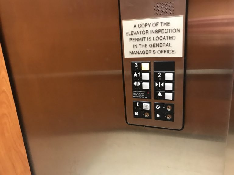 エレベーターボタン