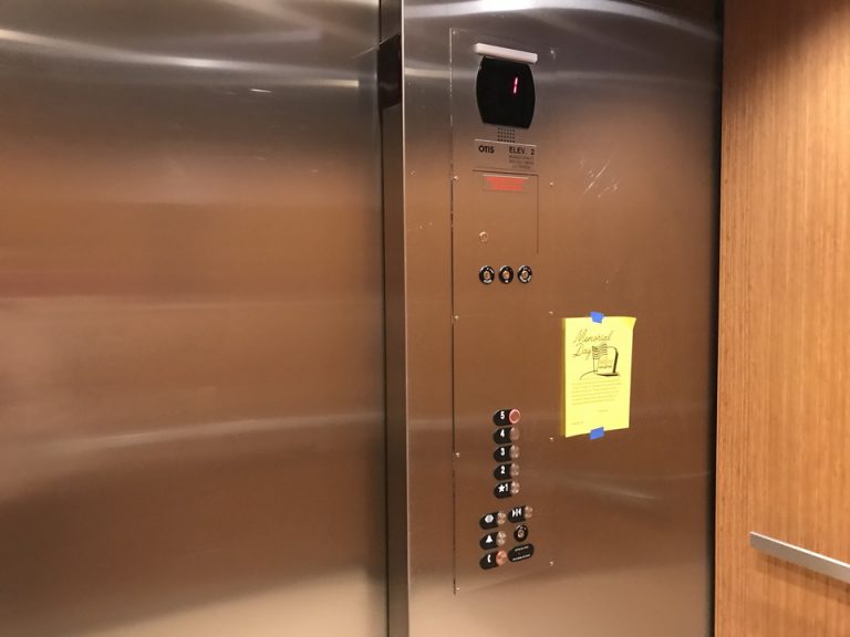 エレベーターボタン