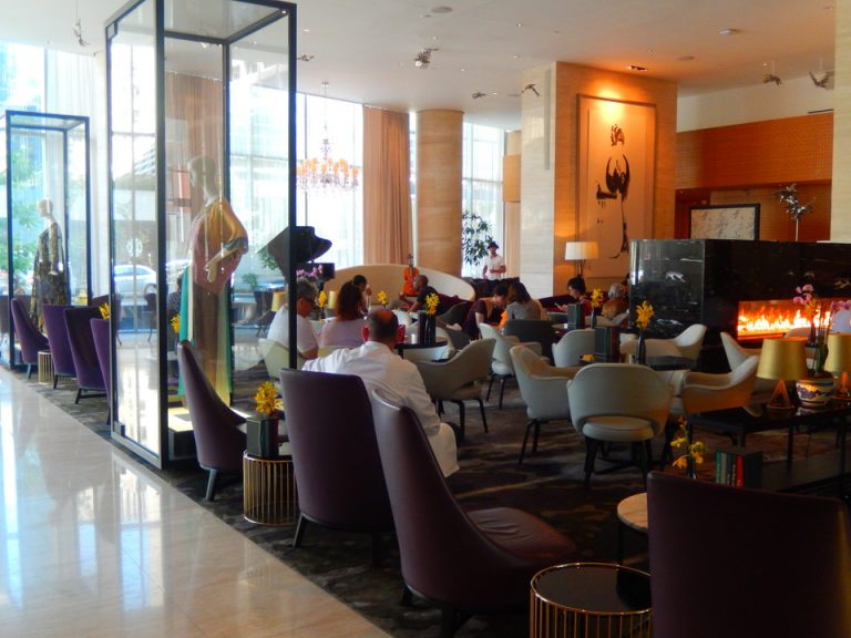 ラウンジ外観(入口)(2)