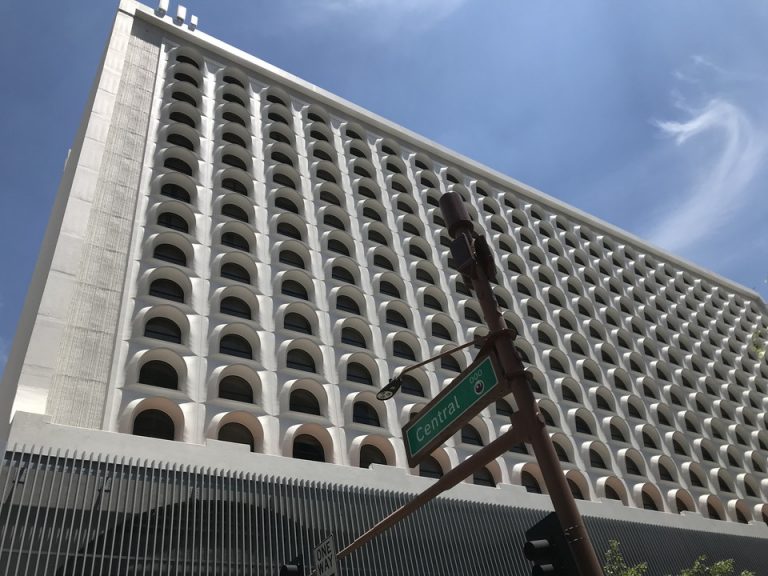 ホテル外観大きすぎて撮影にも苦労収まらない