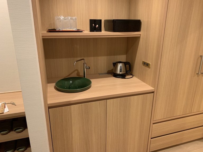 ミニバーには流しがあります。