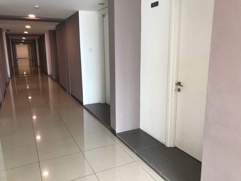 客室入口付近廊下1