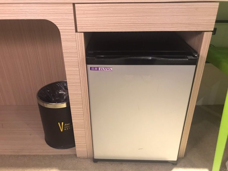 ミニ冷蔵庫 (2)