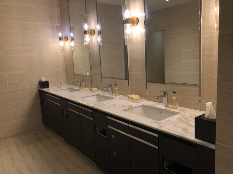 ロッカールーム洗面台