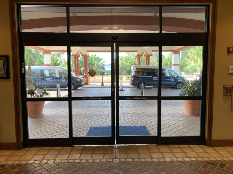 エントランス外観3