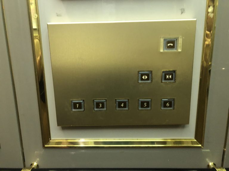 エレベーター階数ボタン