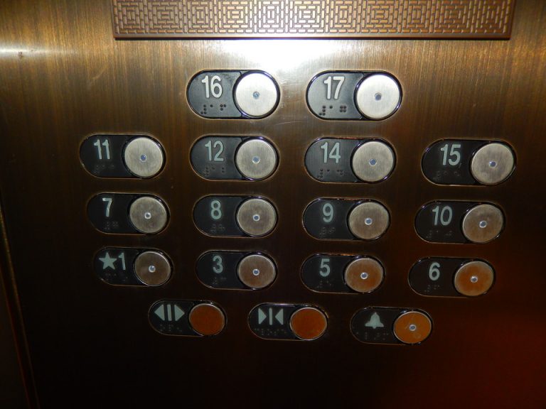 エレベーター階数ボタン