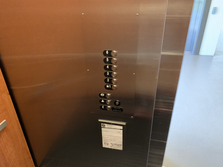 エレベーター階数ボタン