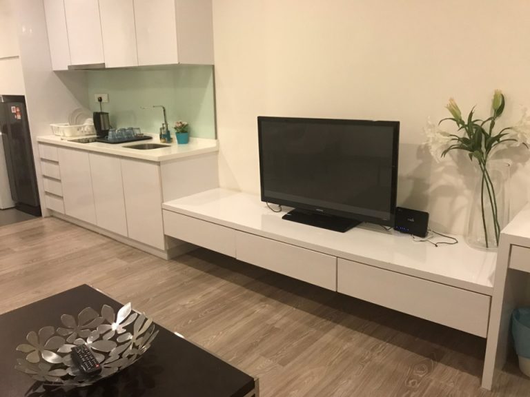 ベッド方向からTV