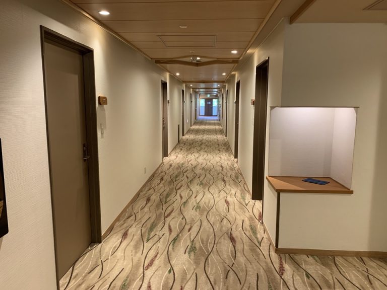 客室階廊下全体です。