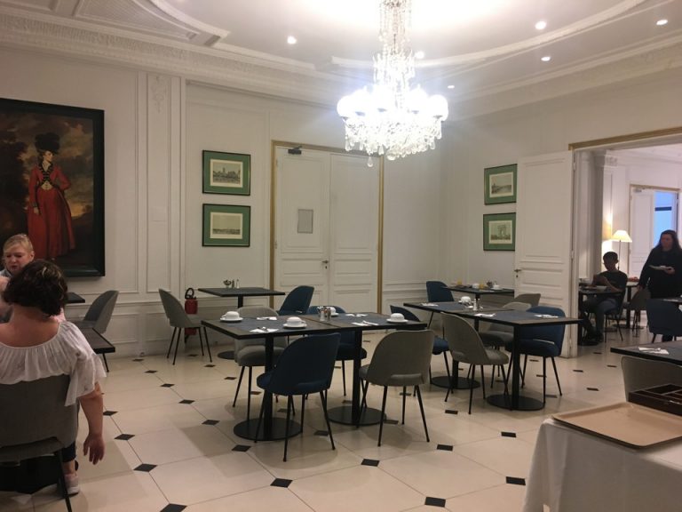 朝食レストラン風景(1)