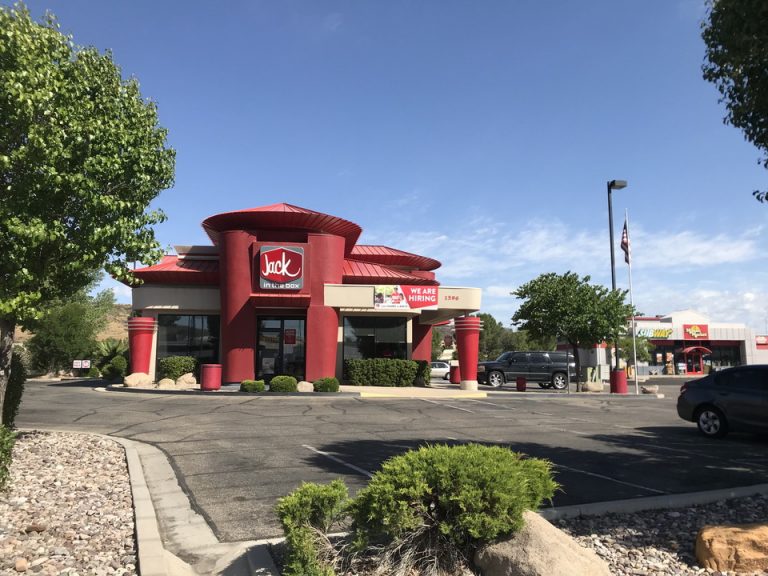 ホテル隣ハンバーガーショップ