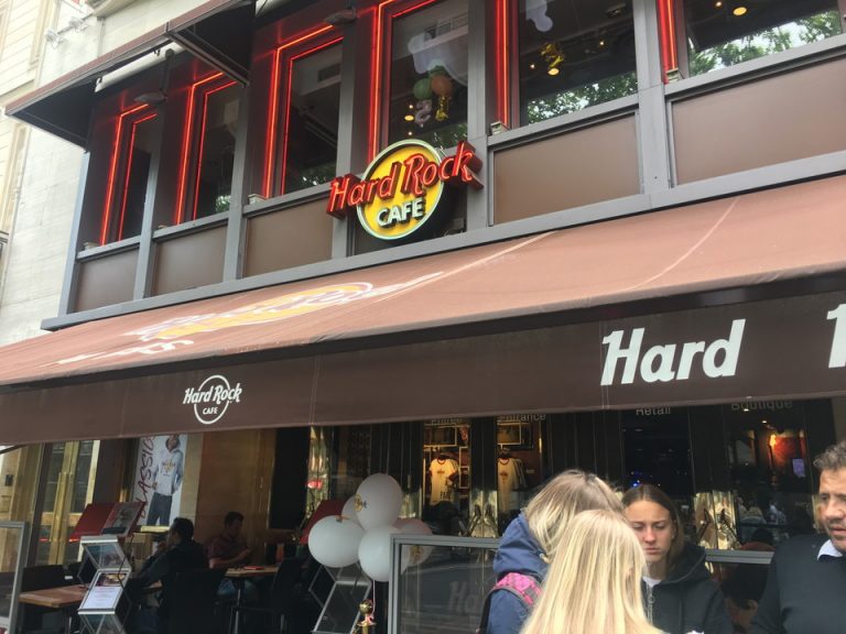 ホテル付近のお店 HardLock Cafe(1)