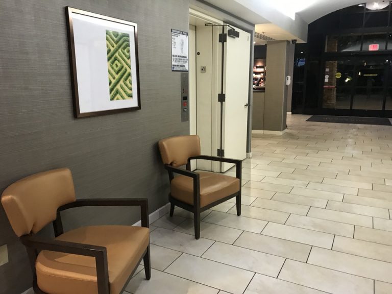 1階エレベーターホール