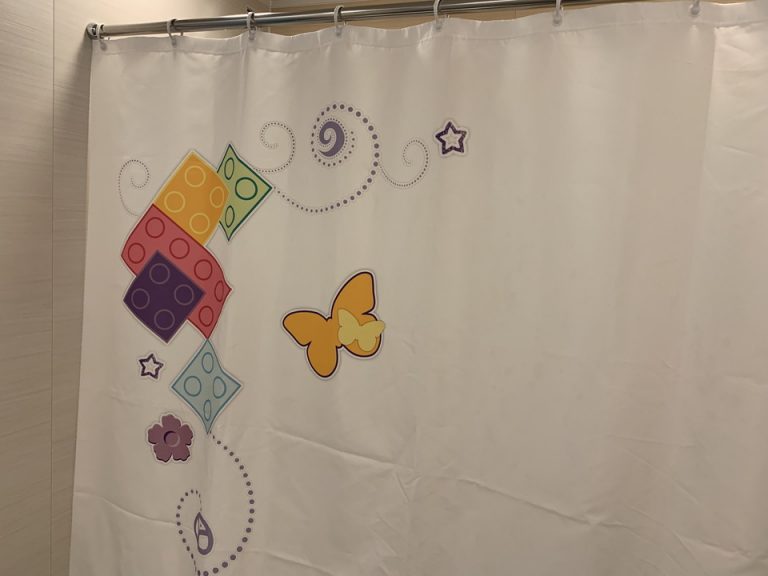 シャワーカーテンも可愛いです