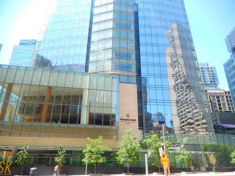 正面入口(裏側)