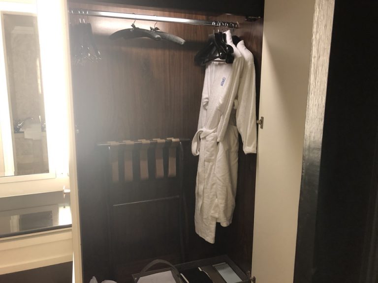 メインベッドルームクローゼット