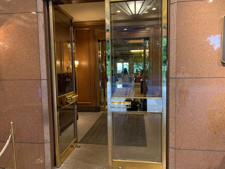 エントランス外観2