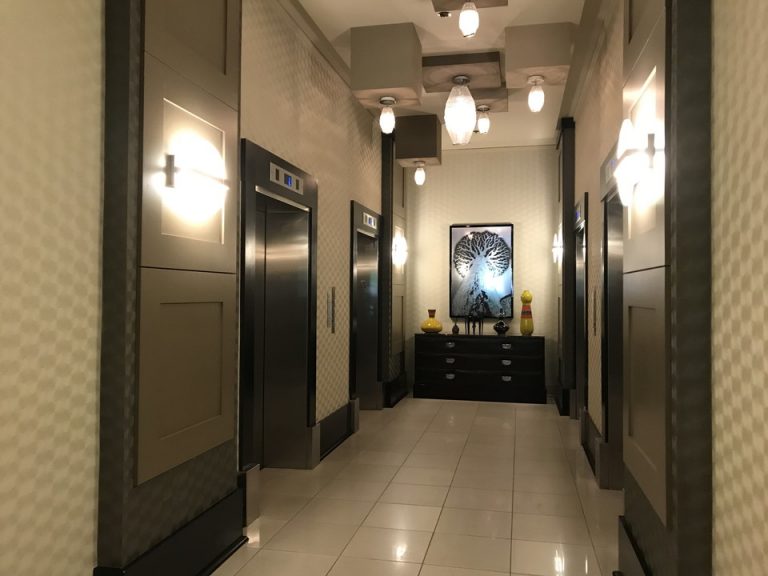 1階エレベーター