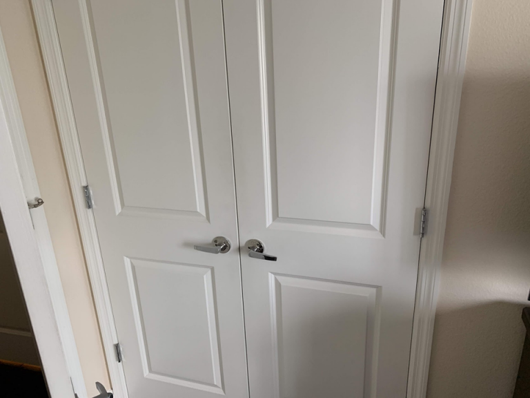 クローゼット外観(閉じた状態)