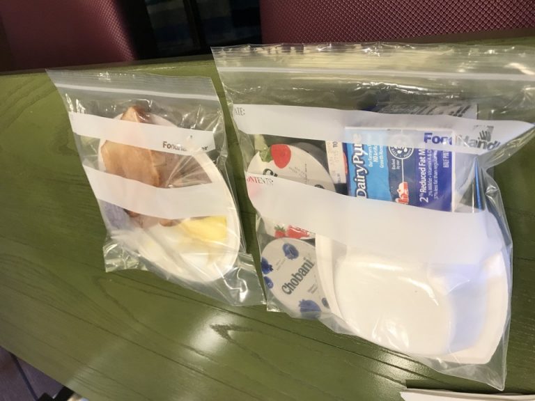 親切にもスタッフさんが部屋に持って帰りたい私にラッピングしてくれました