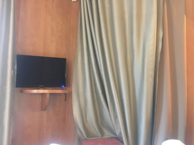 ベッドからテレビ