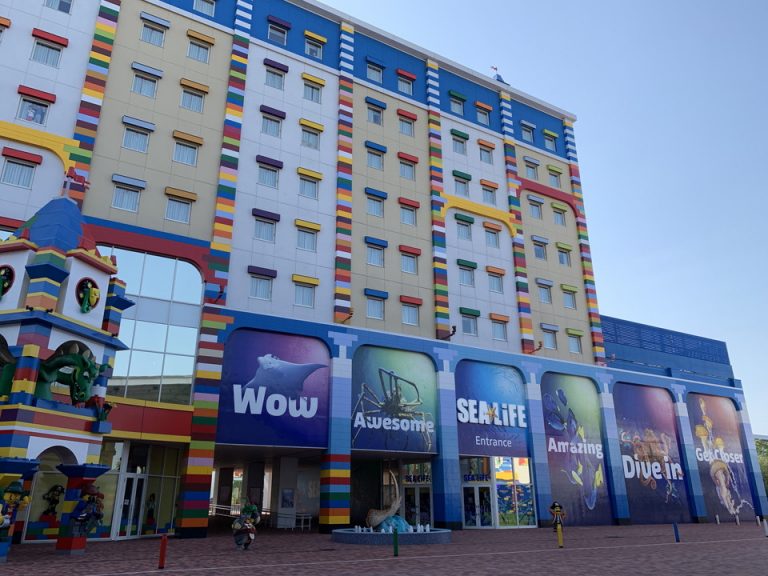 隣接する水族館「シーライフ」