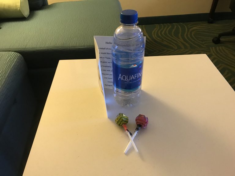 バトルウォーターにキャンディーとメッセージカードが設置されていました