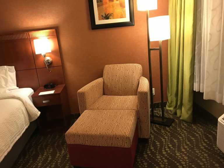 足を延ばせる椅子