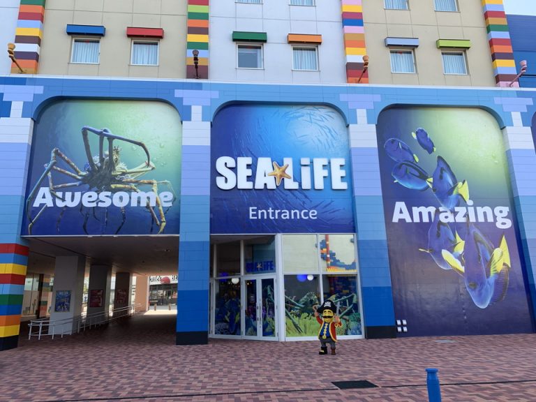 隣接する水族館シーライフです