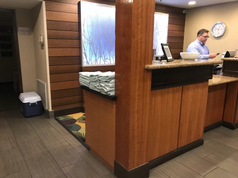 フロントカウンター